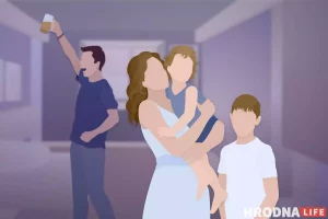 “Когда женились, никто не думал о разводе”. Бывшему мужу Алёны всё можно, а ей угрожали поставить детей на учёт