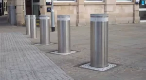 Вместо гранитных столбиков появятся болларды: как ограничат движение на Советской улице в Гродно Вместо гранитных столбиков появятся болларды: как ограничат движение на Советской улице в Гродно