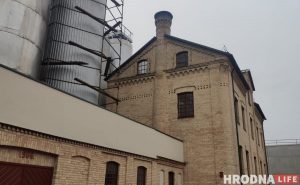 В Гродно судят тезку замдиректора драмтеатра. Его данные исчезли с сайта Исторические здания на территории завода