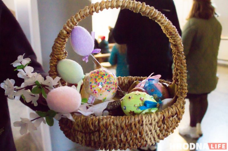 Католические верующие празднуют Пасху