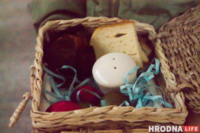 Католические верующие празднуют Пасху