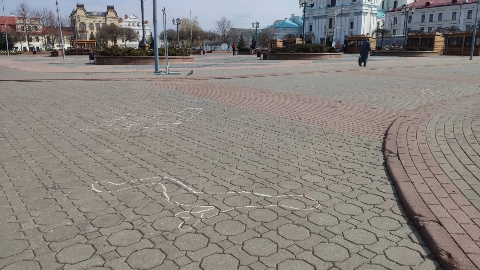 В Гродно на Советской появились силуэты убитых в Буче