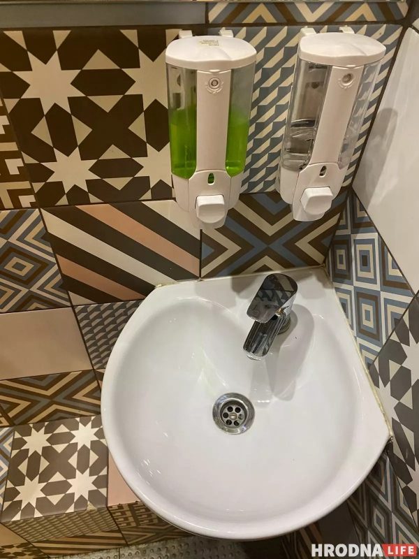 Рейтинг туалетов в гродненских кофейнях: смотрите, кто получил "Золотой ёршик" от инспектора-кота