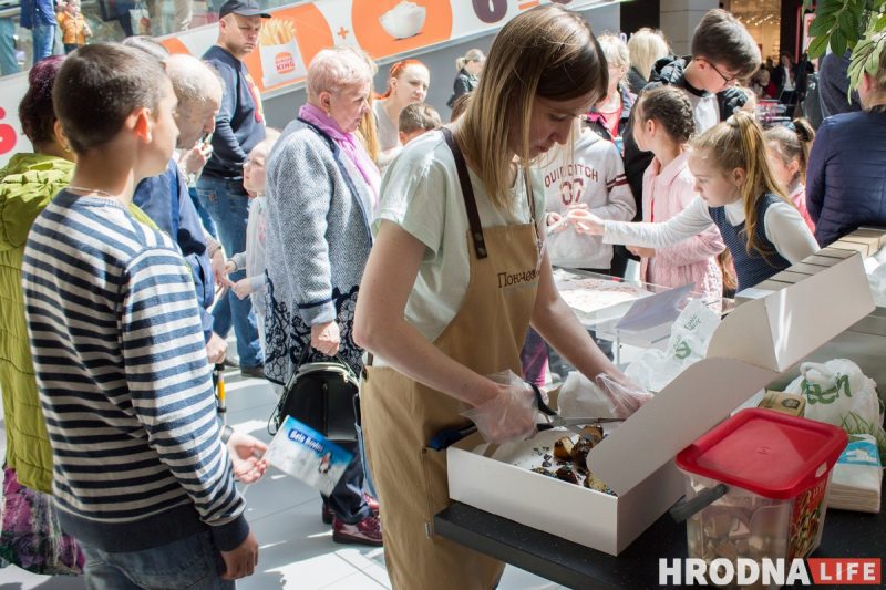 “Пончики разобрали за 15 минут”. В Гродно прошел дегустационный фестиваль