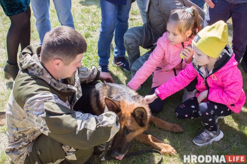 Шествие, концерт и выставка оружия. В Гродно отметили День Победы, а Караев рассказал о "призраке фашизма недалеко от нас"