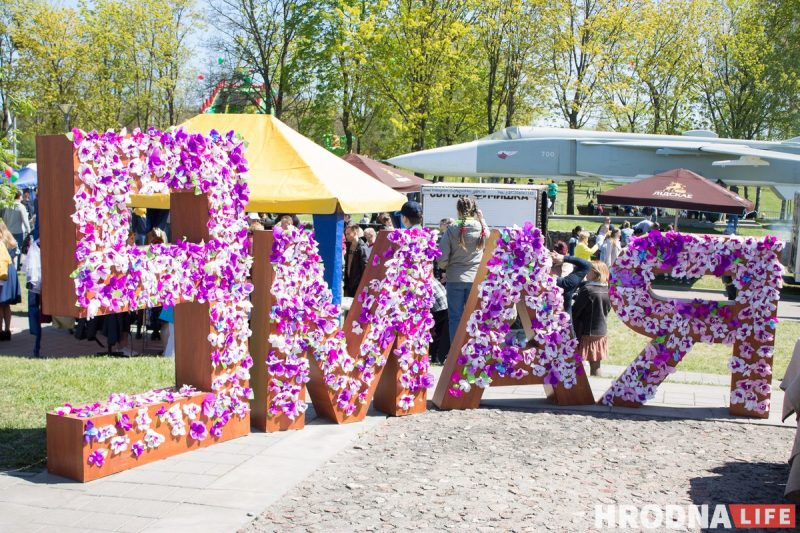 Шествие, концерт и выставка оружия. В Гродно отметили День Победы, а Караев рассказал о "призраке фашизма недалеко от нас"