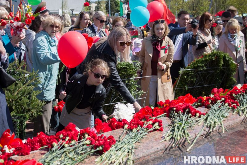 Шествие, концерт и выставка оружия. В Гродно отметили День Победы, а Караев рассказал о "призраке фашизма недалеко от нас"