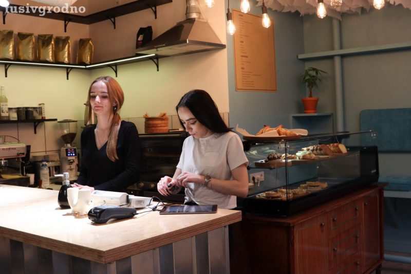 Восточный кофе по-новому и выпечка круассанов на месте. В Гродно открылось кафе “Дели”, и оно не про Индию