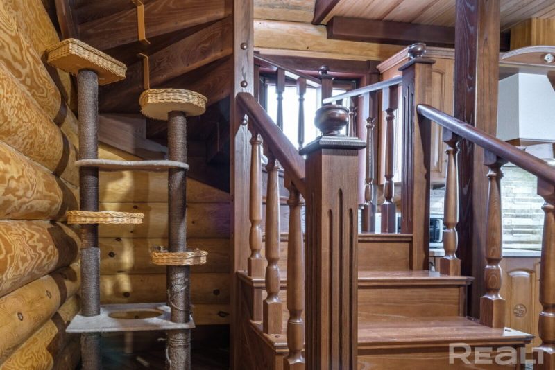 Ад $ 300 000 да $ 700 000. Як выглядаюць самыя дарагія катэджы, якія прадаюцца ў Гродне