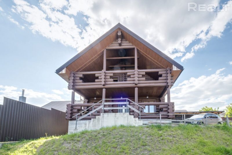 Ад $ 300 000 да $ 700 000. Як выглядаюць самыя дарагія катэджы, якія прадаюцца ў Гродне