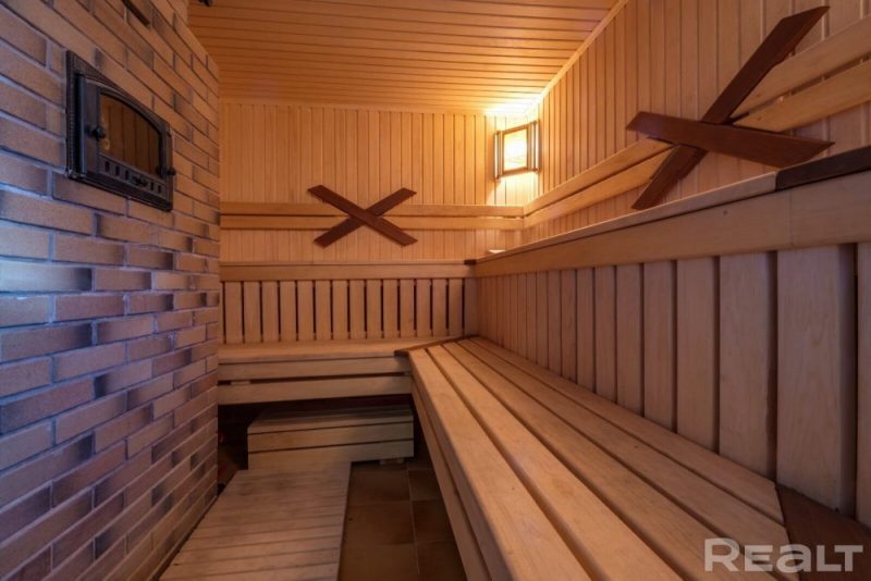 Ад $ 300 000 да $ 700 000. Як выглядаюць самыя дарагія катэджы, якія прадаюцца ў Гродне