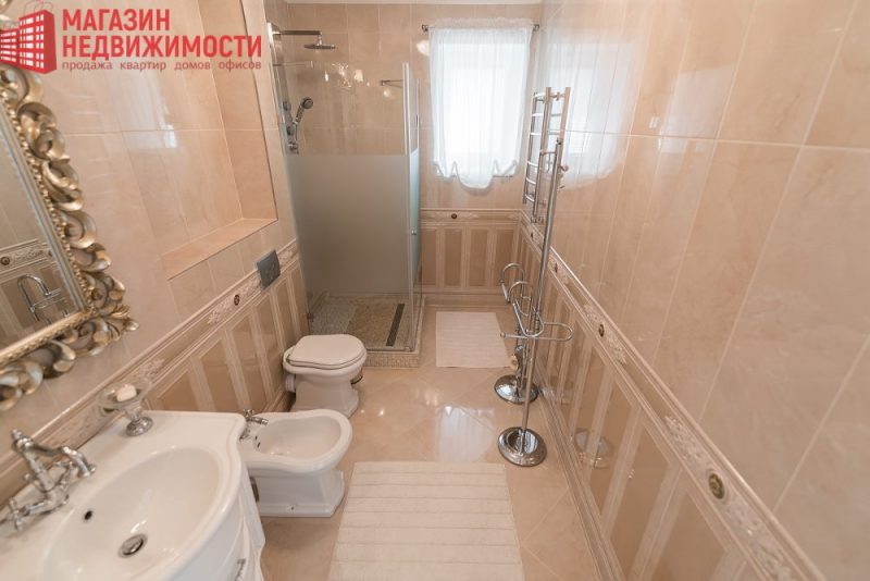 Ад $ 300 000 да $ 700 000. Як выглядаюць самыя дарагія катэджы, якія прадаюцца ў Гродне