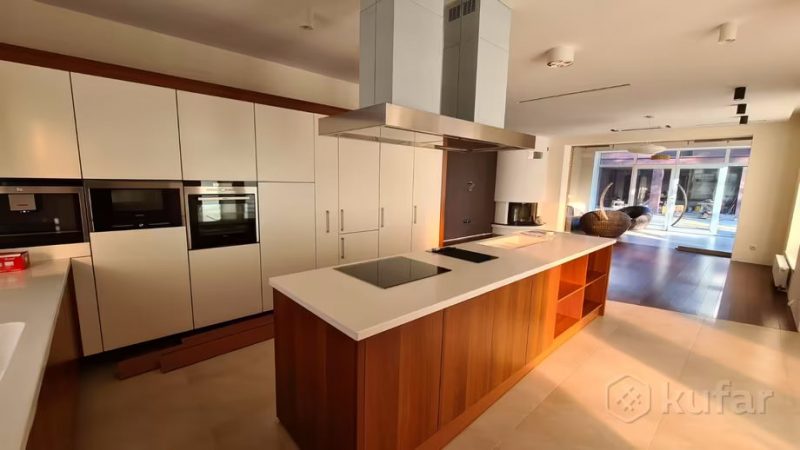 Ад $ 300 000 да $ 700 000. Як выглядаюць самыя дарагія катэджы, якія прадаюцца ў Гродне