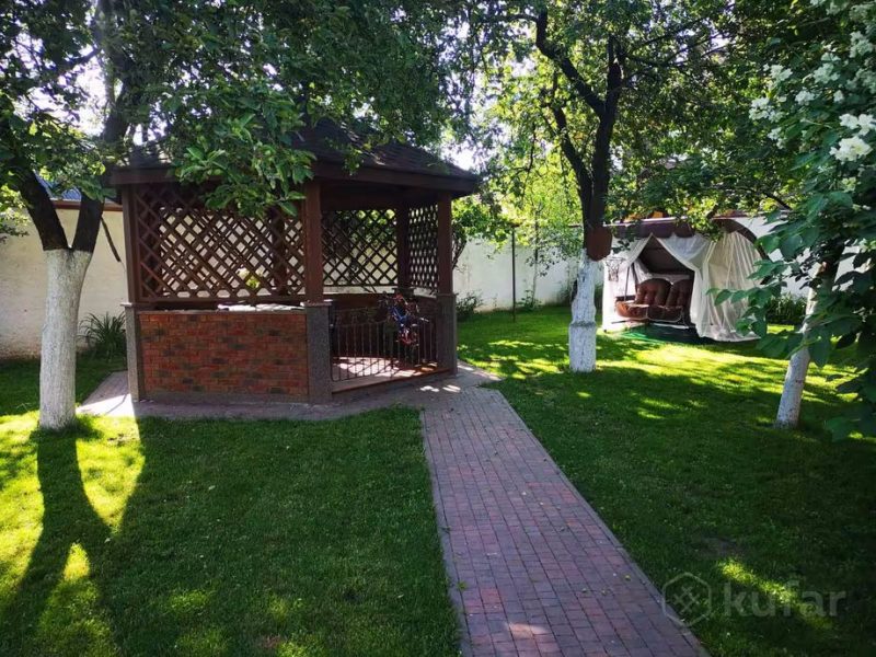 Ад $ 300 000 да $ 700 000. Як выглядаюць самыя дарагія катэджы, якія прадаюцца ў Гродне