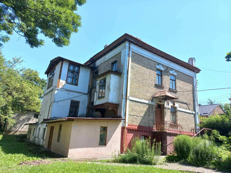 В Гродно продают "дом со львами" на Студенческой. Сколько стоит и чем он необычен