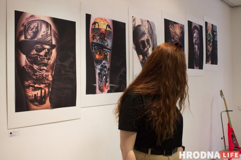 Тату ў мастацтве і рок праз класіку. У Гродне татуіроўшчыкі і музыкі прадставілі супольны арт-праект