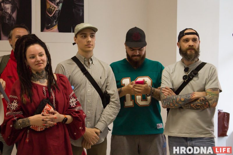 Тату ў мастацтве і рок праз класіку. У Гродне татуіроўшчыкі і музыкі прадставілі супольны арт-праект