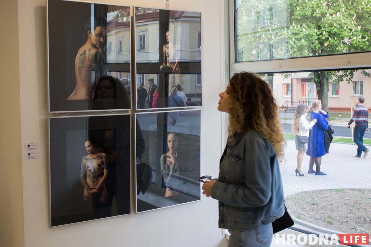 Тату ў мастацтве і рок праз класіку. У Гродне татуіроўшчыкі і музыкі прадставілі супольны арт-праект