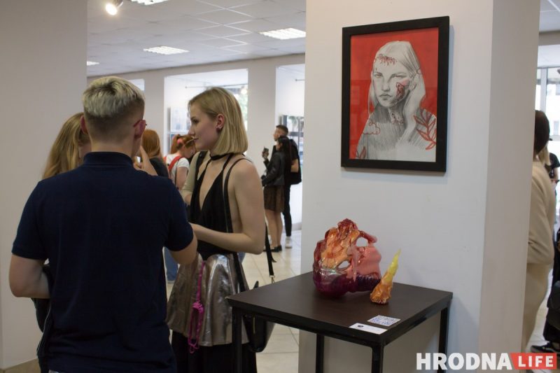 Тату в искусстве и рок сквозь классику. В Гродно татуировщики и музыканты представили совместный арт-проект