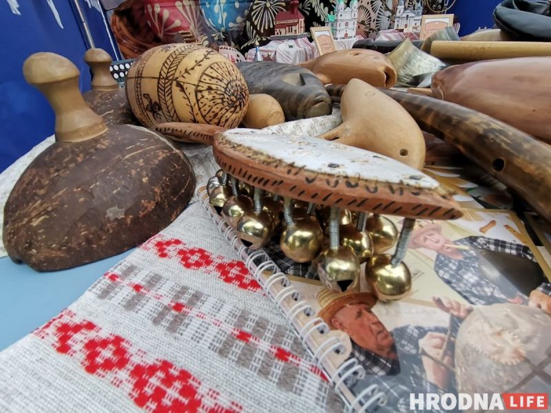 Иконы, конфеты, санатории и казачий хор. На фестивале в Гродно презентовали туристический потенциал Беларуси