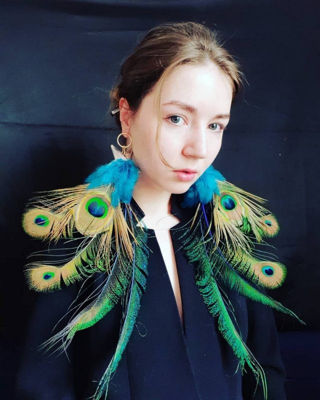 “Делаю, что нравится”. Гродненка рассказала о хобби, в котором есть место черепу коровы и павлиньему хвосту