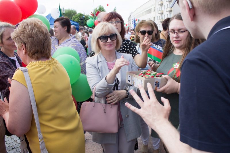 С песнями от охраны и выставкой сельхозтехники: в Гродно отпраздновали День Независимости