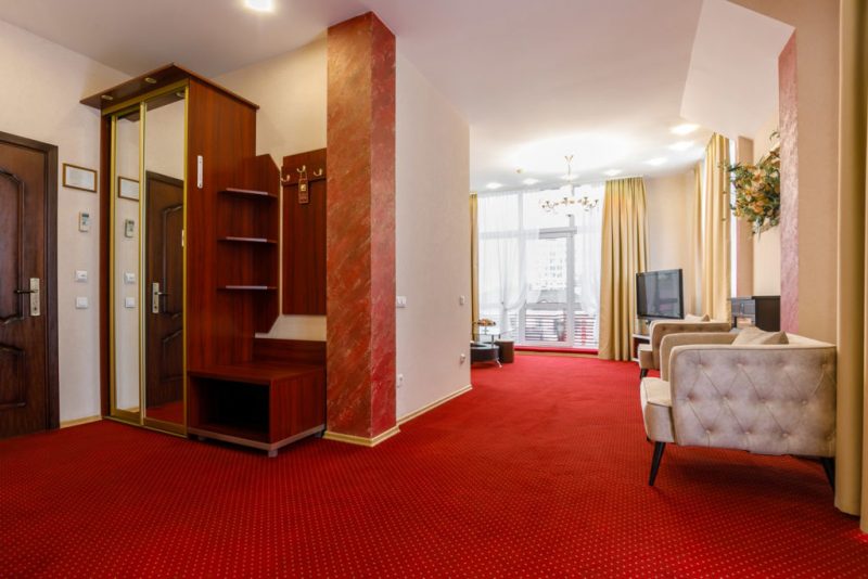 Без завтраков, с сауной или в Presidential Suite. Сколько стоит пожить в гостиницах Гродно?