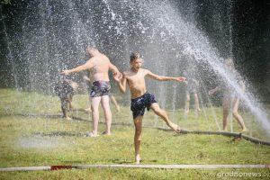 Футбол в болоте, гонки на катамаранах и шествие мифических существ. "Праздник моря" отметили на Августовском канале Футбол в болоте, гонки на катамаранах и шествие мифических существ. "Праздник моря" отметили на Августовском канале