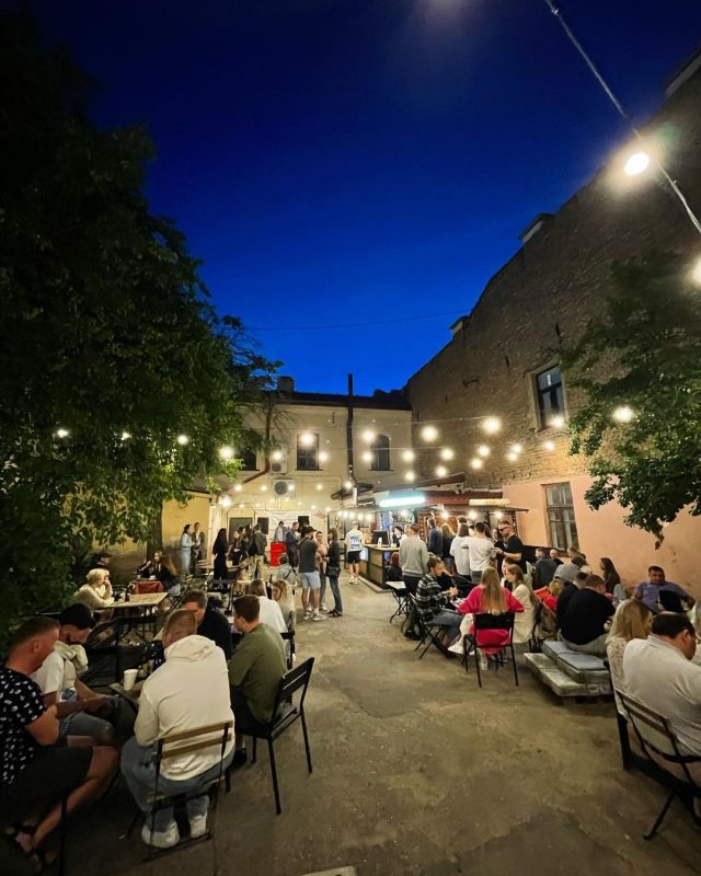 В Старый замок нет билетов, в гостиницах нет мест, экскурсоводов не хватает: Гродно заполонили туристы