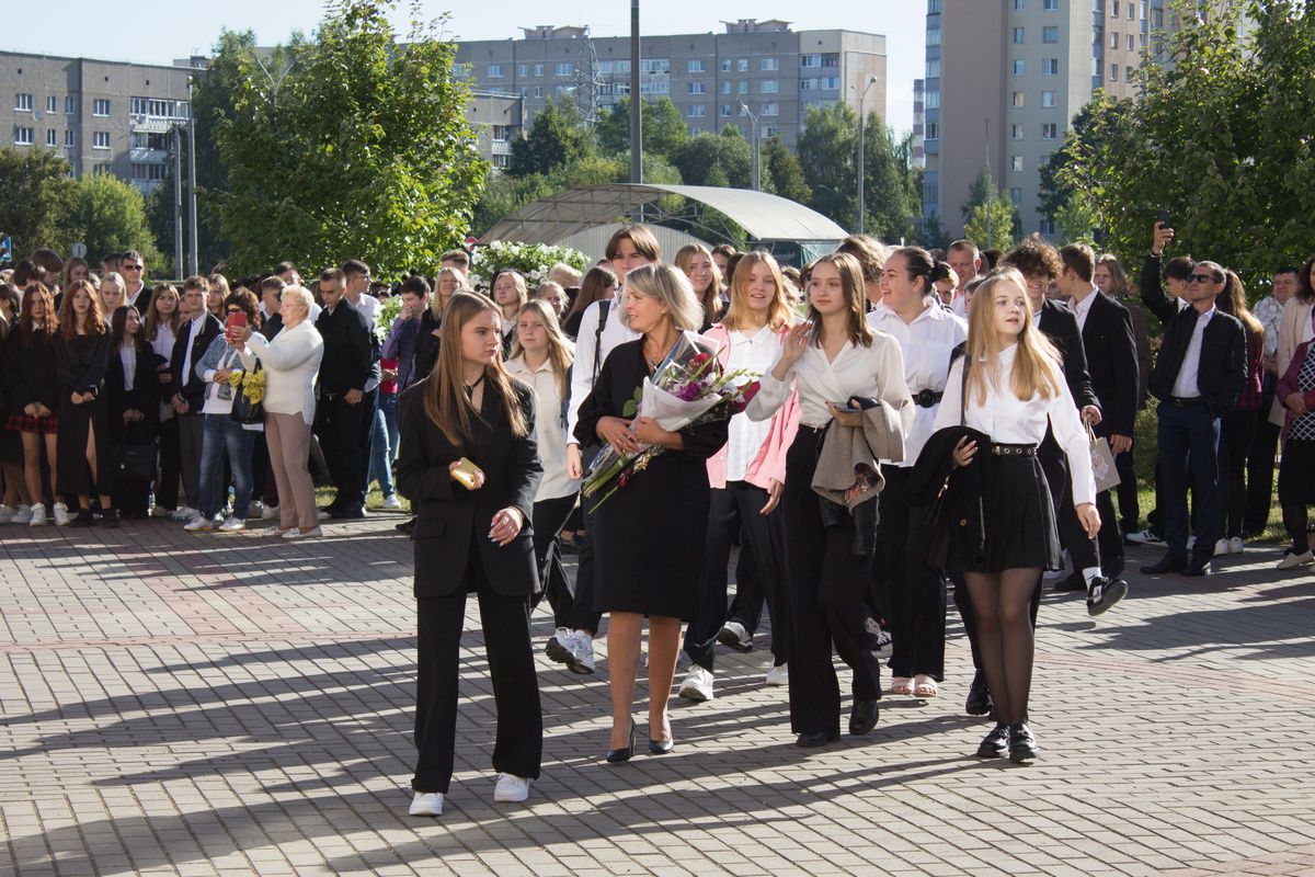 В школах Гродно прошли праздничные линейки (ФОТО)