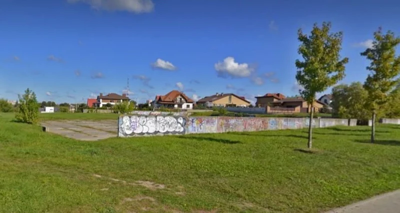 Старые корты в Коложском парке решили оживить - площадку продают под спортивный объект