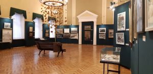 "Художественная летопись" последних 100 лет Гродно можно увидеть в Новом замке: с интерактивом и QR-кодами