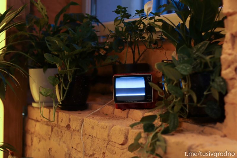 "Молодость", которая чего-то хочет. На Мостовой открылось новое место: оно про еду и атмосферу