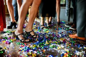 В топе – календари, настолки и сладости. Что гродненцы покупают в подарки на Новый год