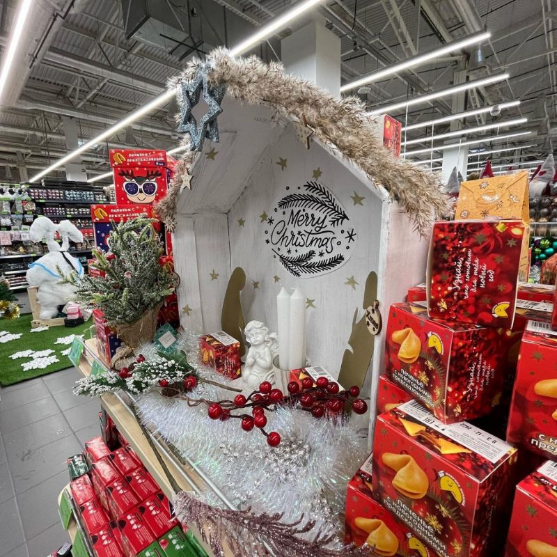 Телефонная будка в Triniti, кофейня в стиле Гарри Поттера и бокалы на Советской. Как Гродно приготовился к Новому году