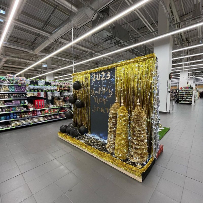 Телефонная будка в Triniti, кофейня в стиле Гарри Поттера и бокалы на Советской. Как Гродно приготовился к Новому году