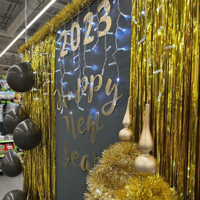 Телефонная будка в Triniti, кофейня в стиле Гарри Поттера и бокалы на Советской. Как Гродно приготовился к Новому году