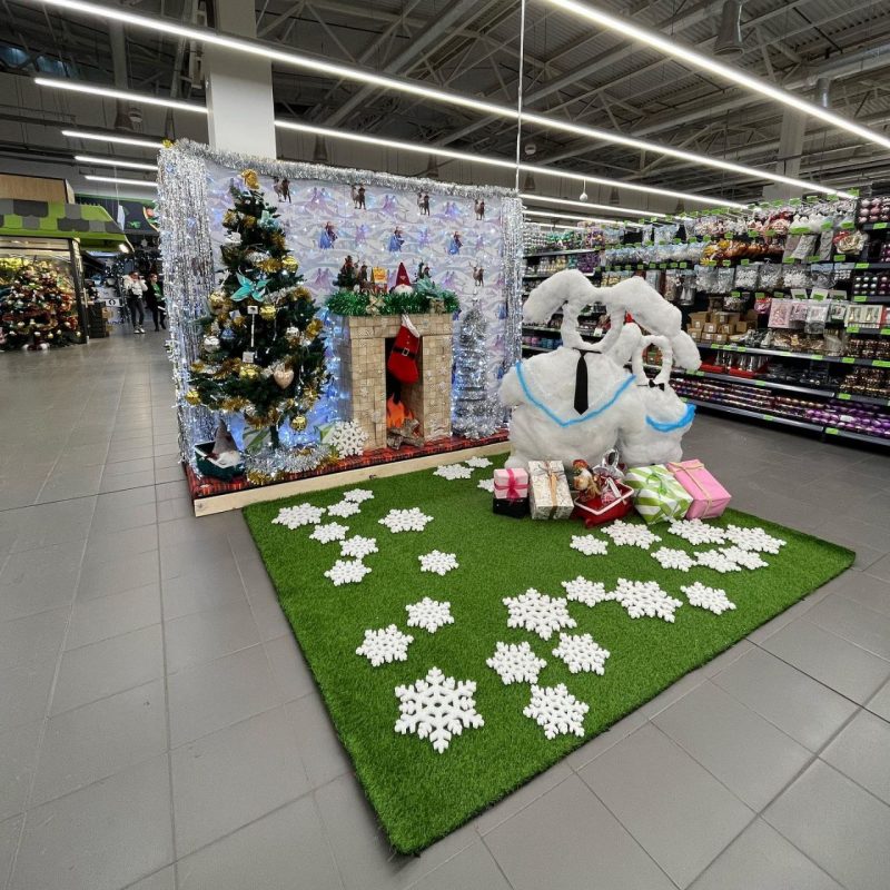 Телефонная будка в Triniti, кофейня в стиле Гарри Поттера и бокалы на Советской. Как Гродно приготовился к Новому году