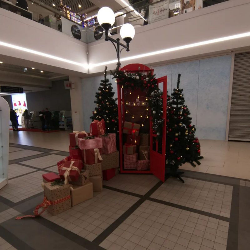 Телефонная будка в Triniti, кофейня в стиле Гарри Поттера и бокалы на Советской. Как Гродно приготовился к Новому году