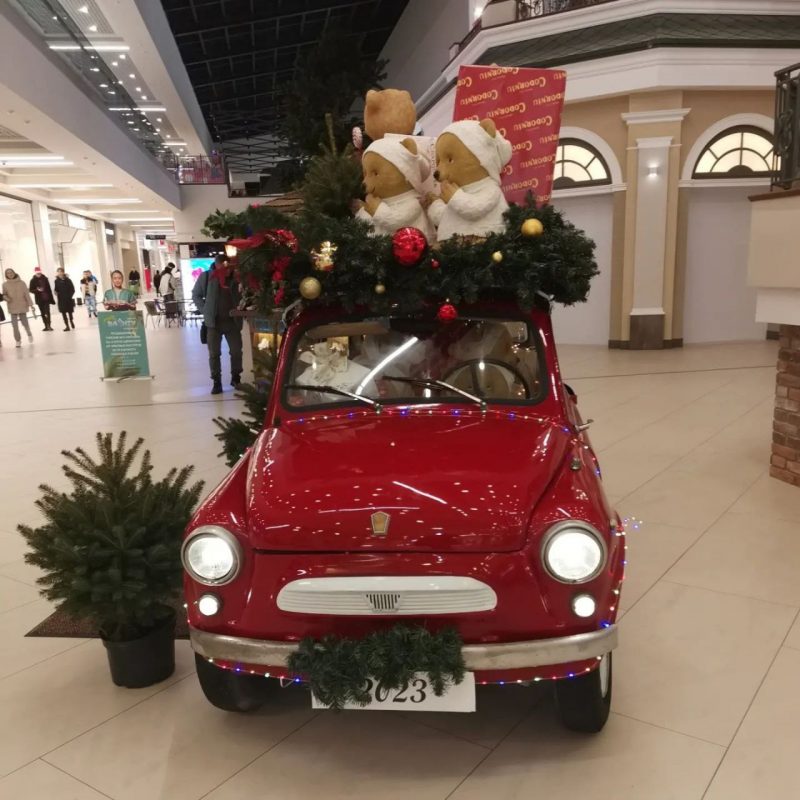 Телефонная будка в Triniti, кофейня в стиле Гарри Поттера и бокалы на Советской. Как Гродно приготовился к Новому году