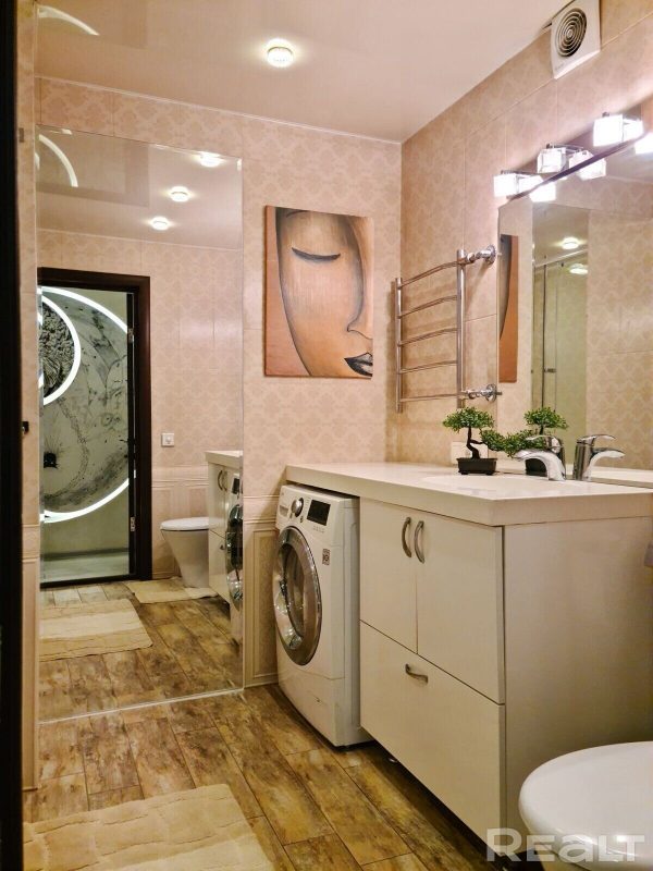 Недвижимость недели: квартира с панно на всю стену продается в Гродно