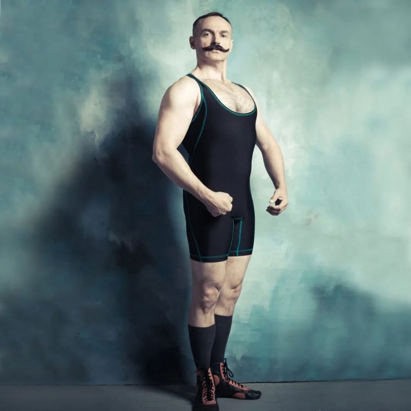 Фотограф из Гродно создал календарь с историческими личностями города. А потом начал писать о них пьесы