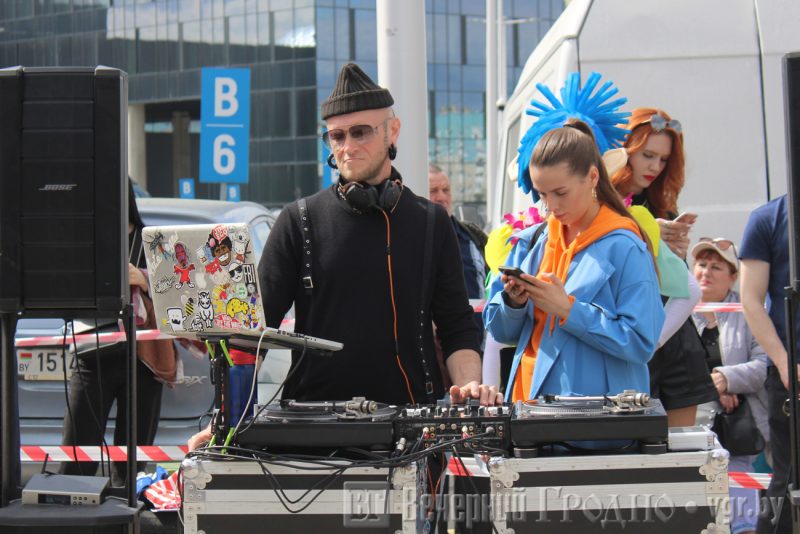 В Гродно открыли мотосезон - 2023. Зрители участвовали в конкурсах, царапали авто и стриглись у барберов