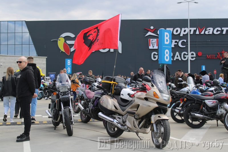 В Гродно открыли мотосезон - 2023. Зрители участвовали в конкурсах, царапали авто и стриглись у барберов