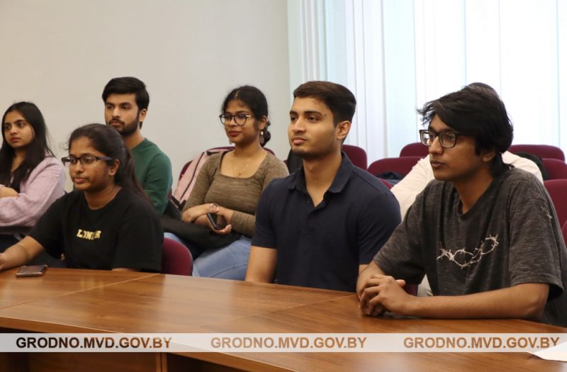 Как иностранные студенты в Гродно нарушают закон: бегут в ЕС, работают без регистрации, ездят “зайцем”