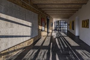 Посмотрите, как выглядит первый этаж в отреставрированном здании на Городничанской Закончили выставочный зал на Городничанской в Гродно