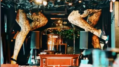 Ноги в баре Selfie. Фото Instagram заведения