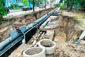 В Гродно укладывают "умные" трубы. На сколько будут отключать воду? ремонт теплотрассы