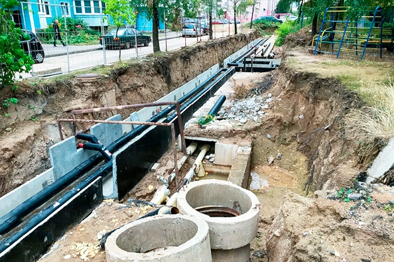 В Гродно укладывают "умные" трубы. На сколько будут отключать воду? ремонт теплотрассы