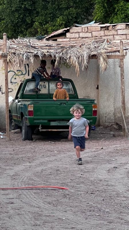 Гродзенка паехала ў Егіпет без грошай з двума дзецьмі - вучыць чужых дзяцей анатоміі